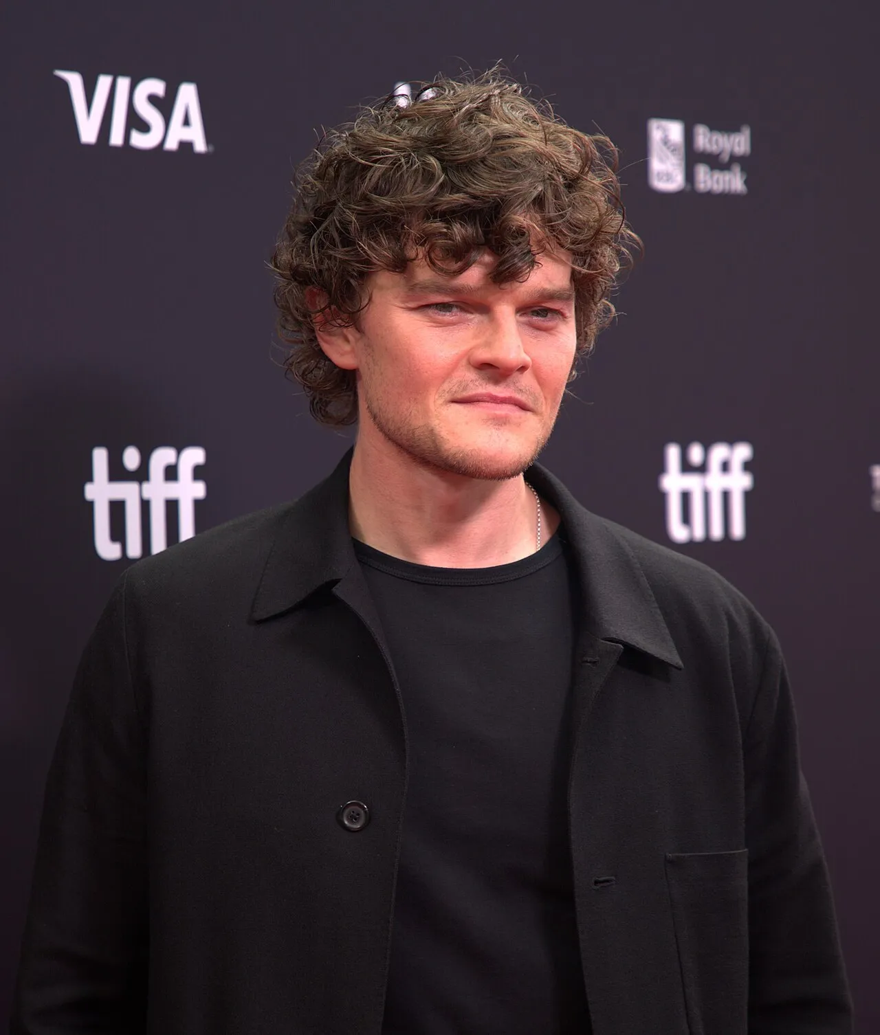 Potret aktor Inggris Robert Aramayo peraih penghargaan BAFTA