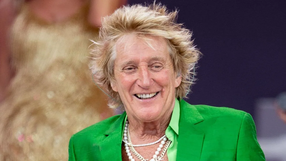 Rod Stewart bersama anggota keluarga besar dalam momen perayaan keluarga