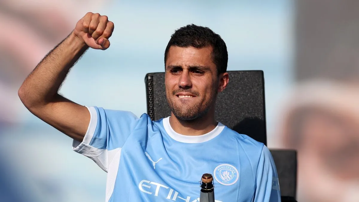 Gelandang Manchester City Rodri dalam sesi latihan klub