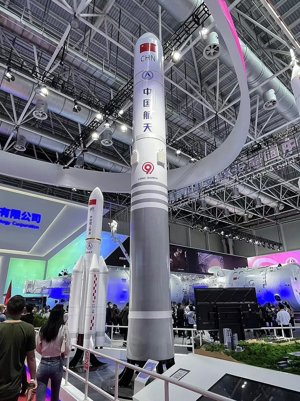 Render visual roket super heavy-lift Long March 9 yang sedang dikembangkan oleh China Academy of Launch Vehicle Technology