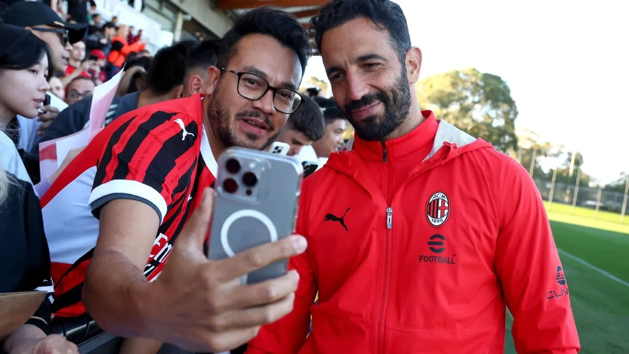 Ruben Amorim saat memimpin sesi latihan AC Milan
