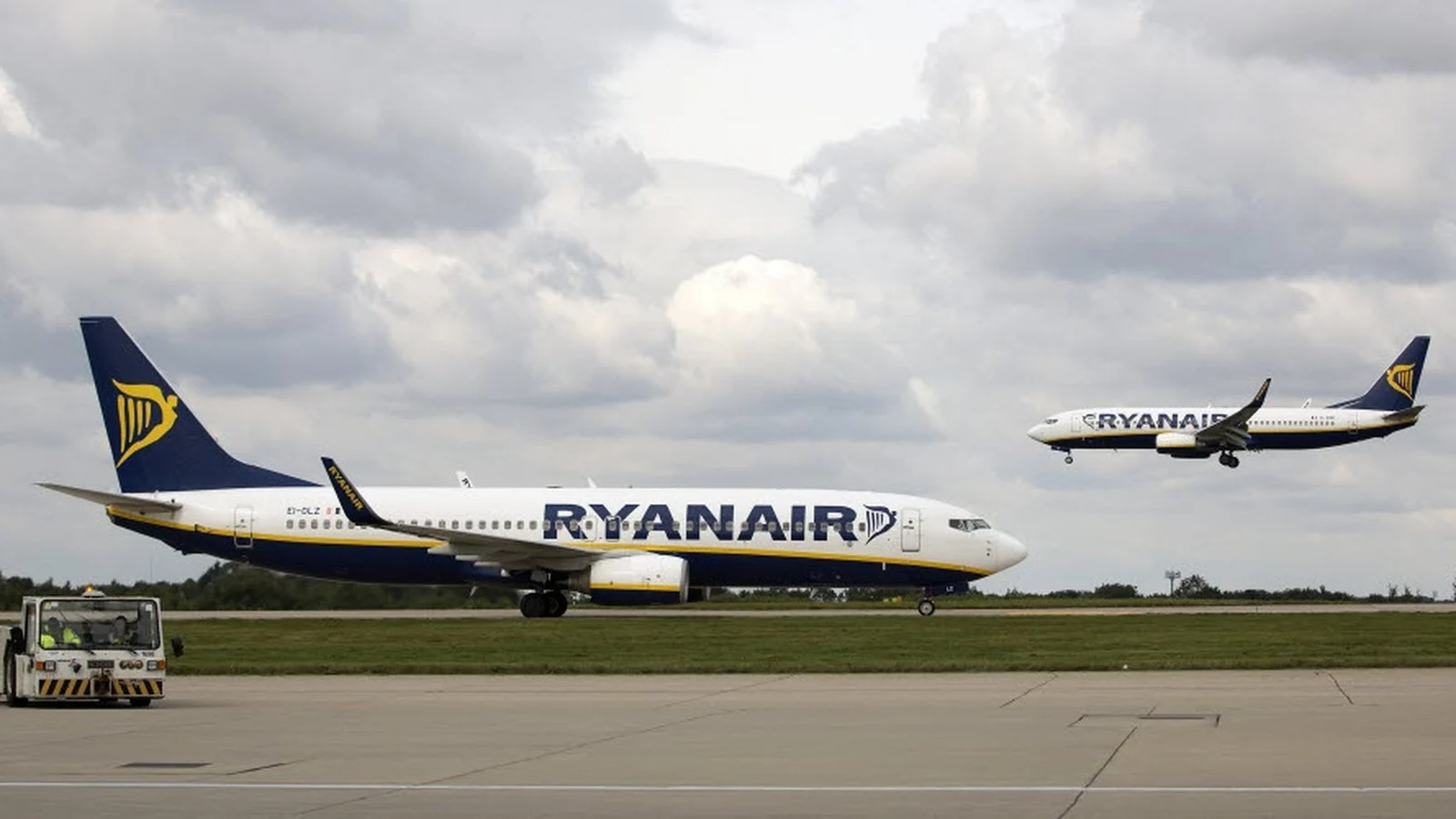 Ilustrasi pesawat Ryanair dan integrasi teknologi kecerdasan buatan Google Cloud
