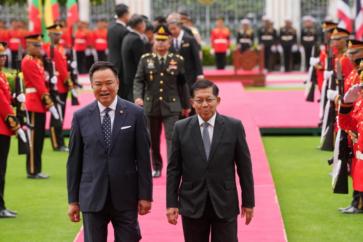 Penyambutan karpet merah untuk Presiden Myanmar Min Aung Hlaing di Bangkok
