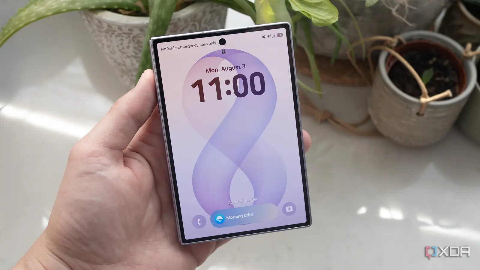 Samsung Galaxy Z Fold 8 saat dibuka memperlihatkan layar utama yang luas