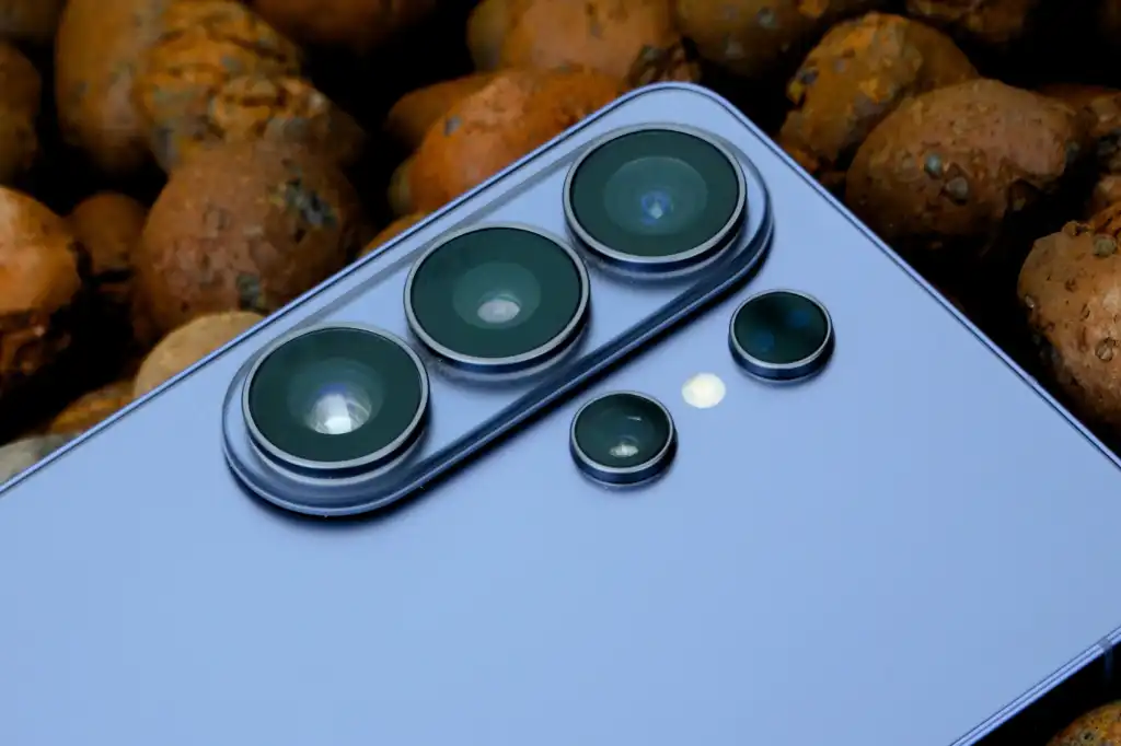 Ilustrasi pengumuman sensor kamera 200MP terbaru dari Samsung