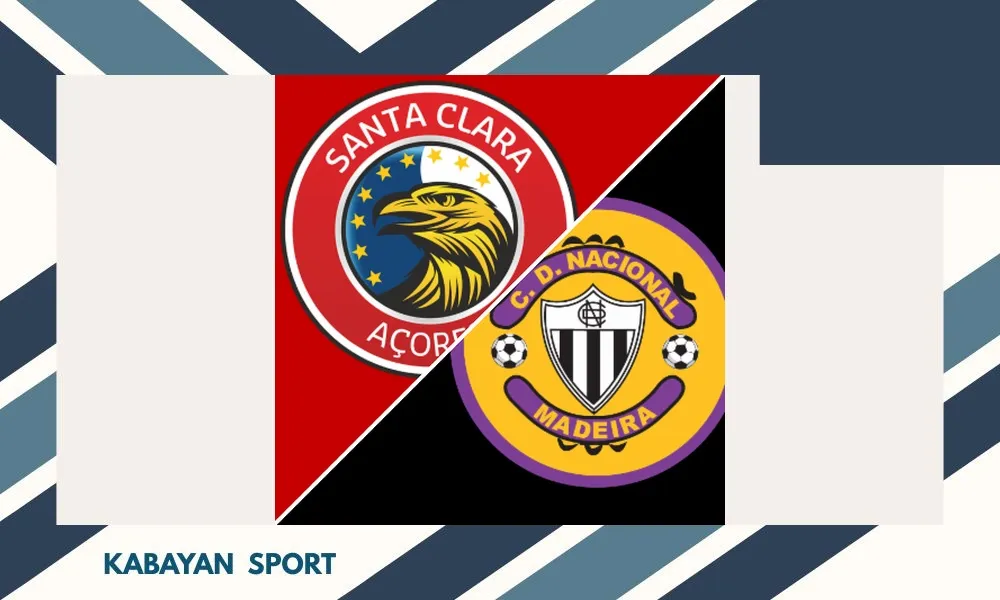 Pemain Santa Clara dan CD Nacional berebut bola di Liga Portugal