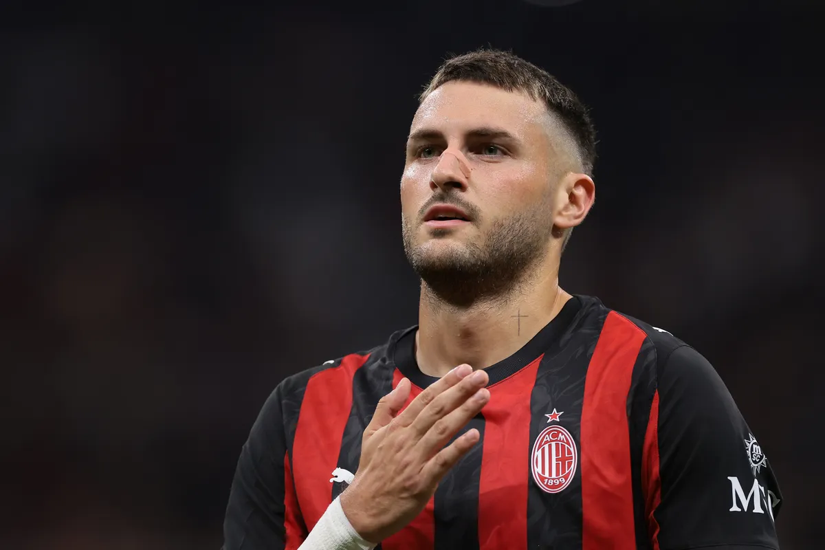 Santiago Gimenez dalam sesi latihan AC Milan jelang kepindahannya ke Porto
