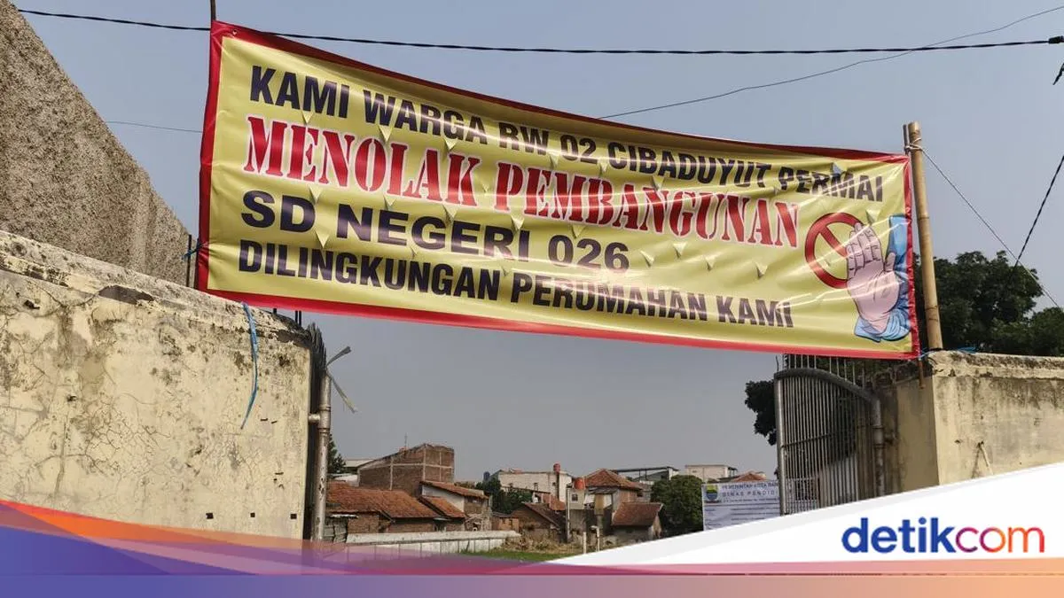 Suasana kawasan SDN 026 Bojongloa di Kota Bandung yang dilanda polemik sengketa dan penolakan warga