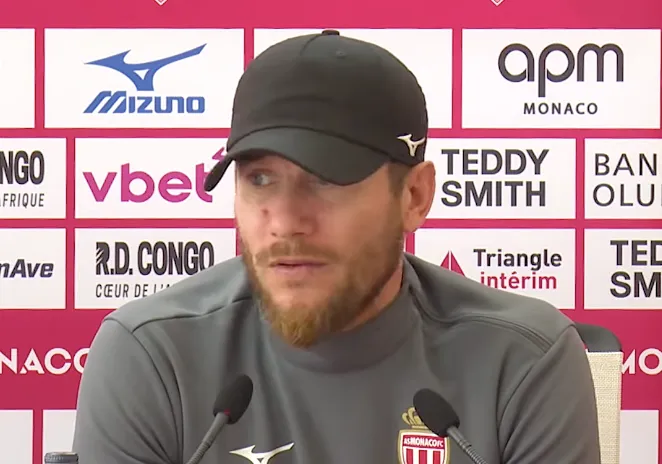 Sebastien Pocognoli saat memimpin sesi latihan di klub sebelumnya