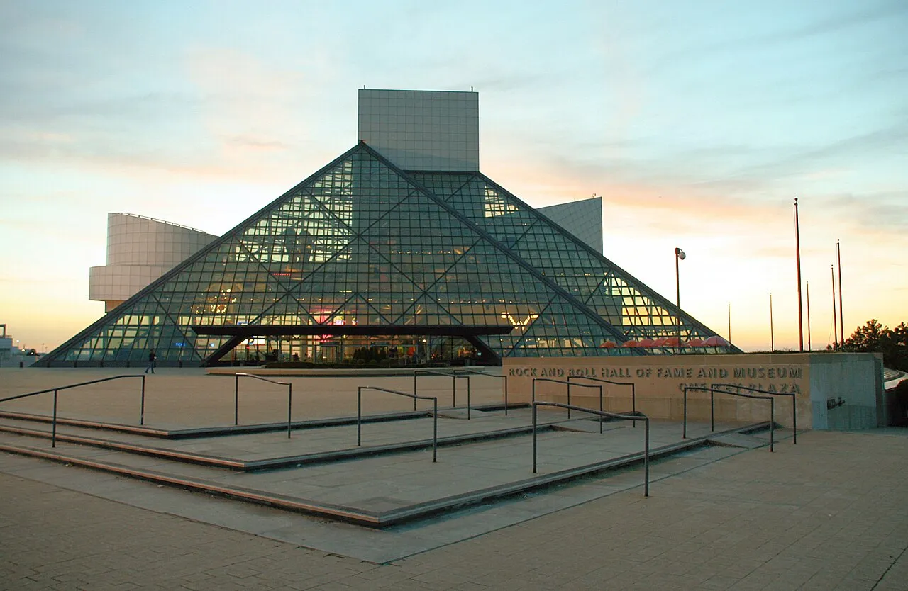 Gedung Rock and Roll Hall of Fame di Cleveland, Ohio, Amerika Serikat