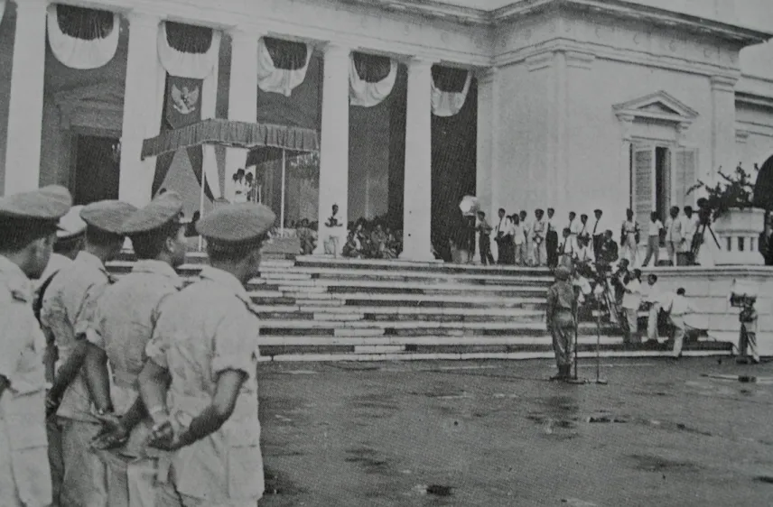 Naskah Dekret Presiden 5 Juli 1959 yang dikeluarkan oleh Soekarno
