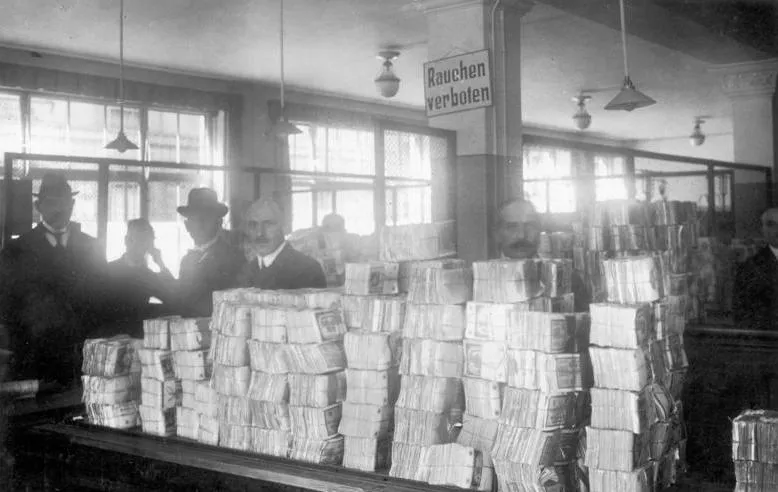 Ilustrasi uang kertas Jerman masa hyperinflation Weimar Republic tahun 1923