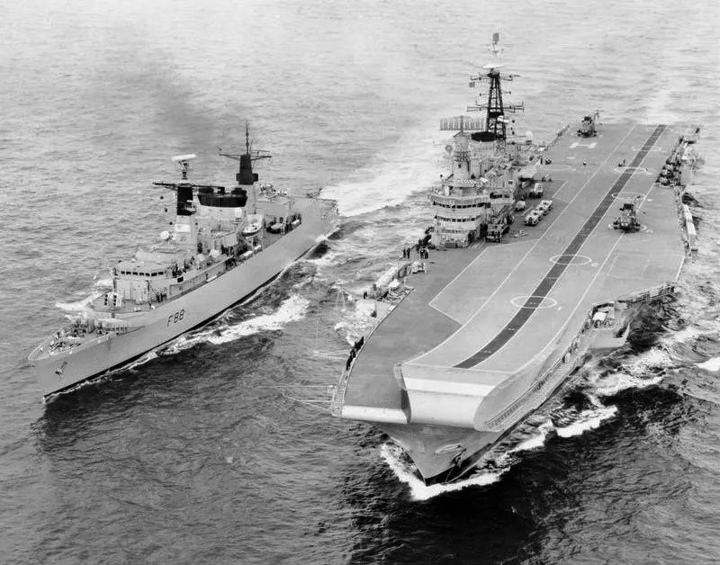 Peta dan arsip historis yang menggambarkan wilayah Kepulauan Falkland selama konflik tahun 1982