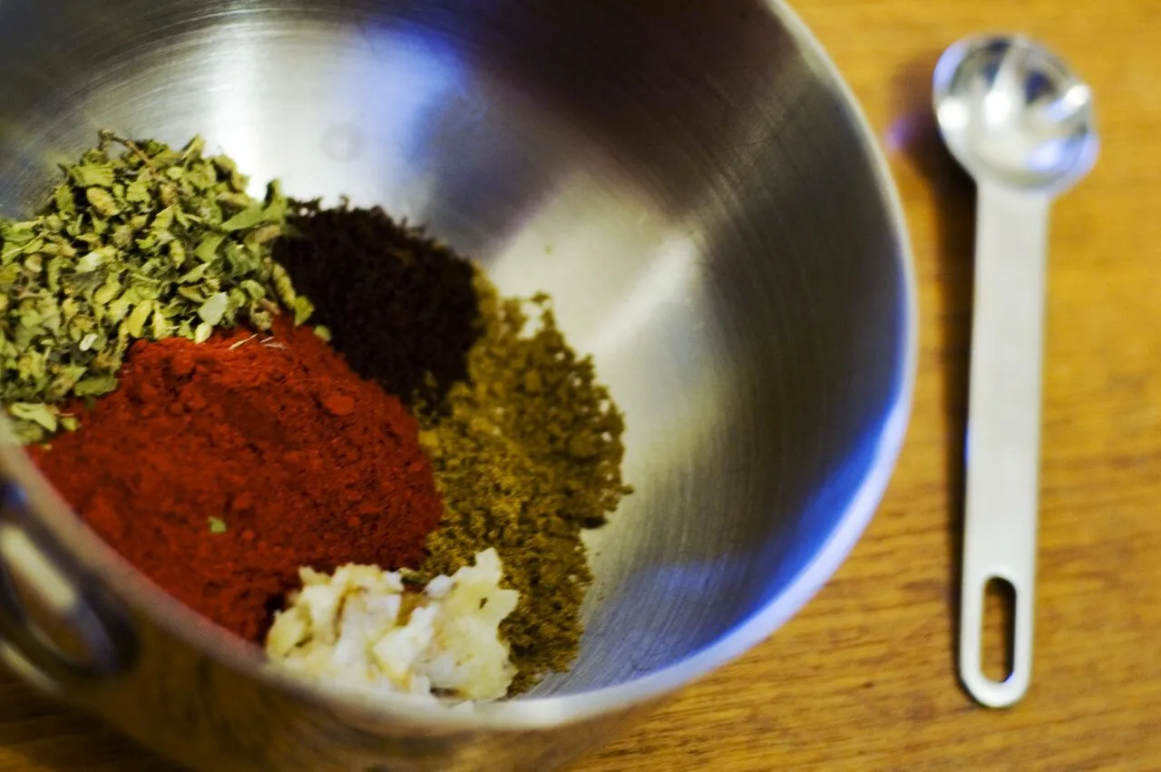 Ilustrasi berbagai jenis rempah dan bumbu dapur yang digunakan dalam proses seasoning masakan