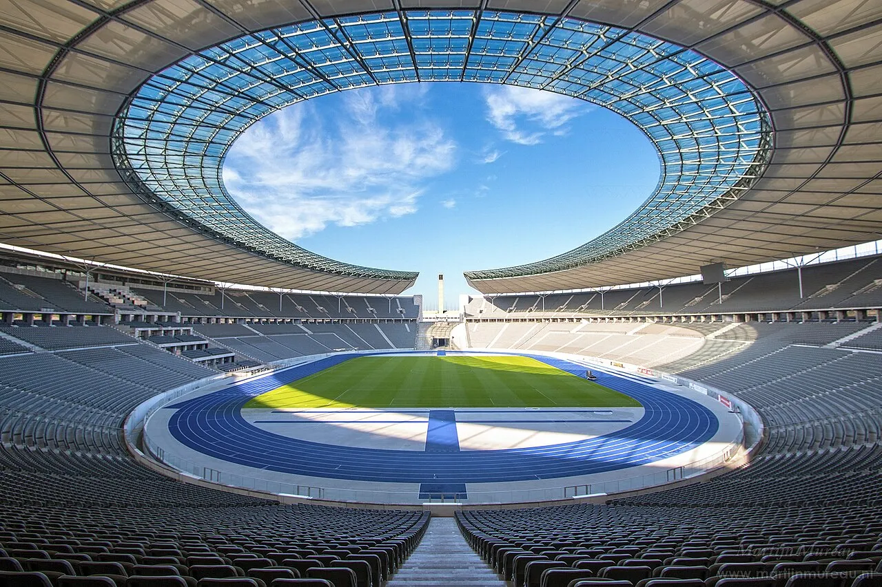 Suasana stadion sepak bola di Jerman saat pertandingan liga