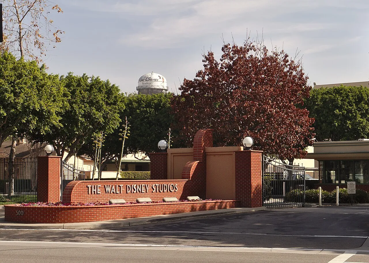 Logo Walt Disney Studios Motion Pictures raksasa distributor film Hollywood