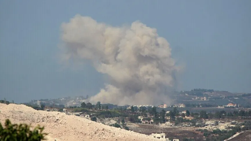 Suasana pasca serangan udara di wilayah Nabatieh, Lebanon Selatan