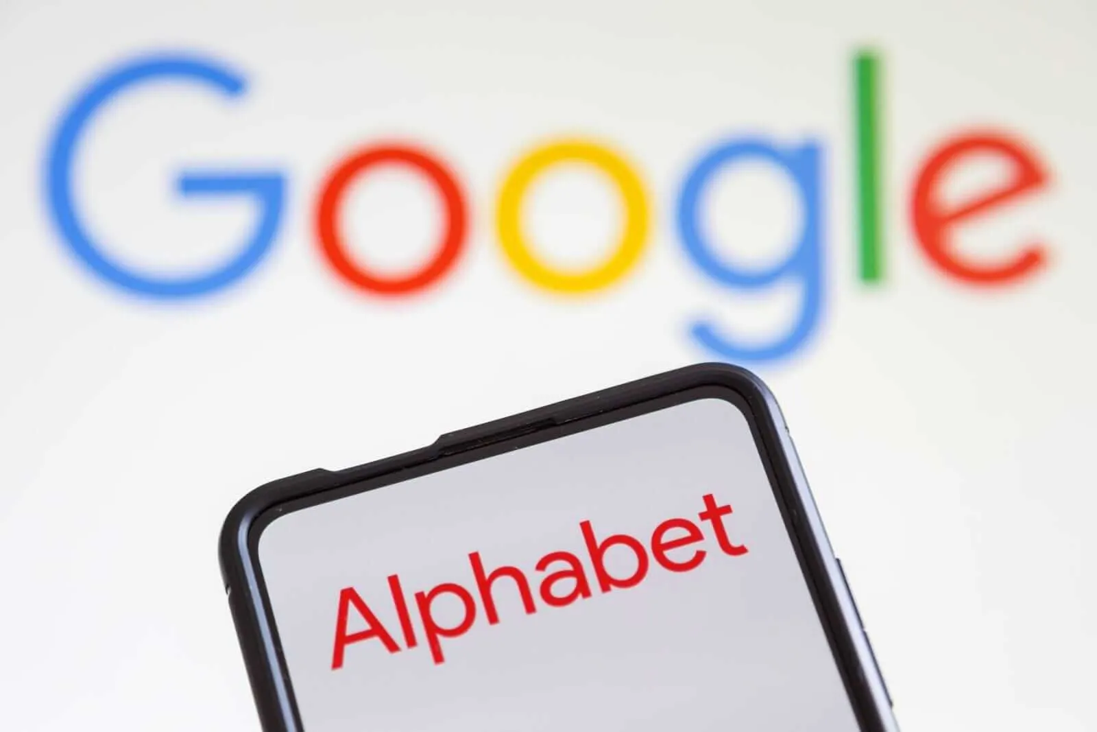 Kantor pusat Google dan logo perusahaan teknologi