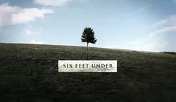 Poster atau adegan serial televisi Six Feet Under produksi HBO