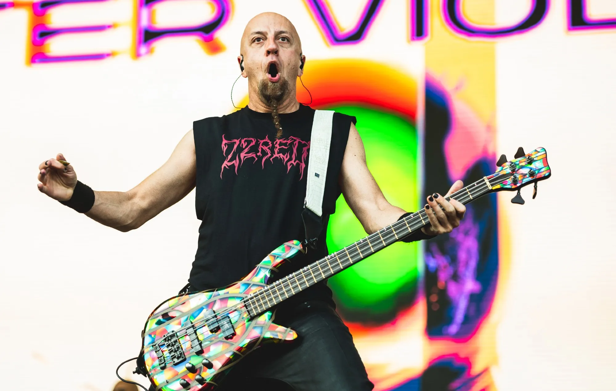 Shavo Odadjian di serial Dexter Resurrection bersama Michael C Hall