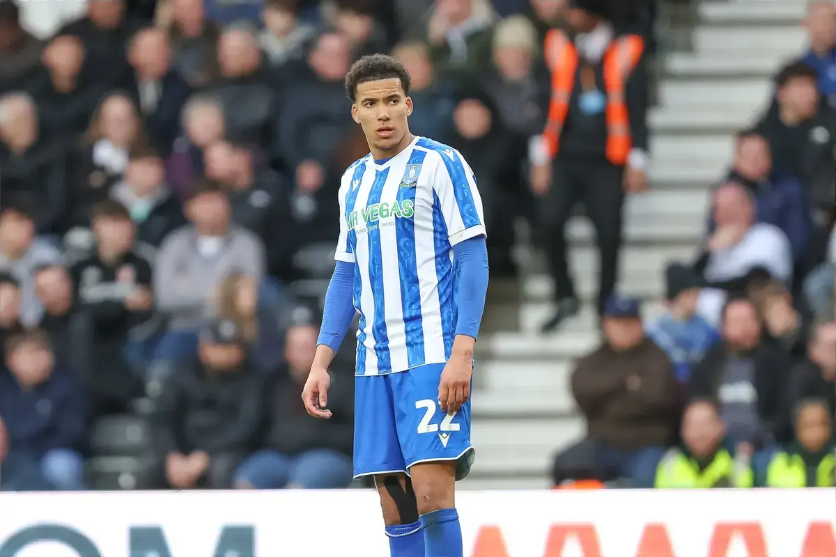 Gabriel Otegbayo pemain bertahan Sheffield Wednesday dalam sesi latihan