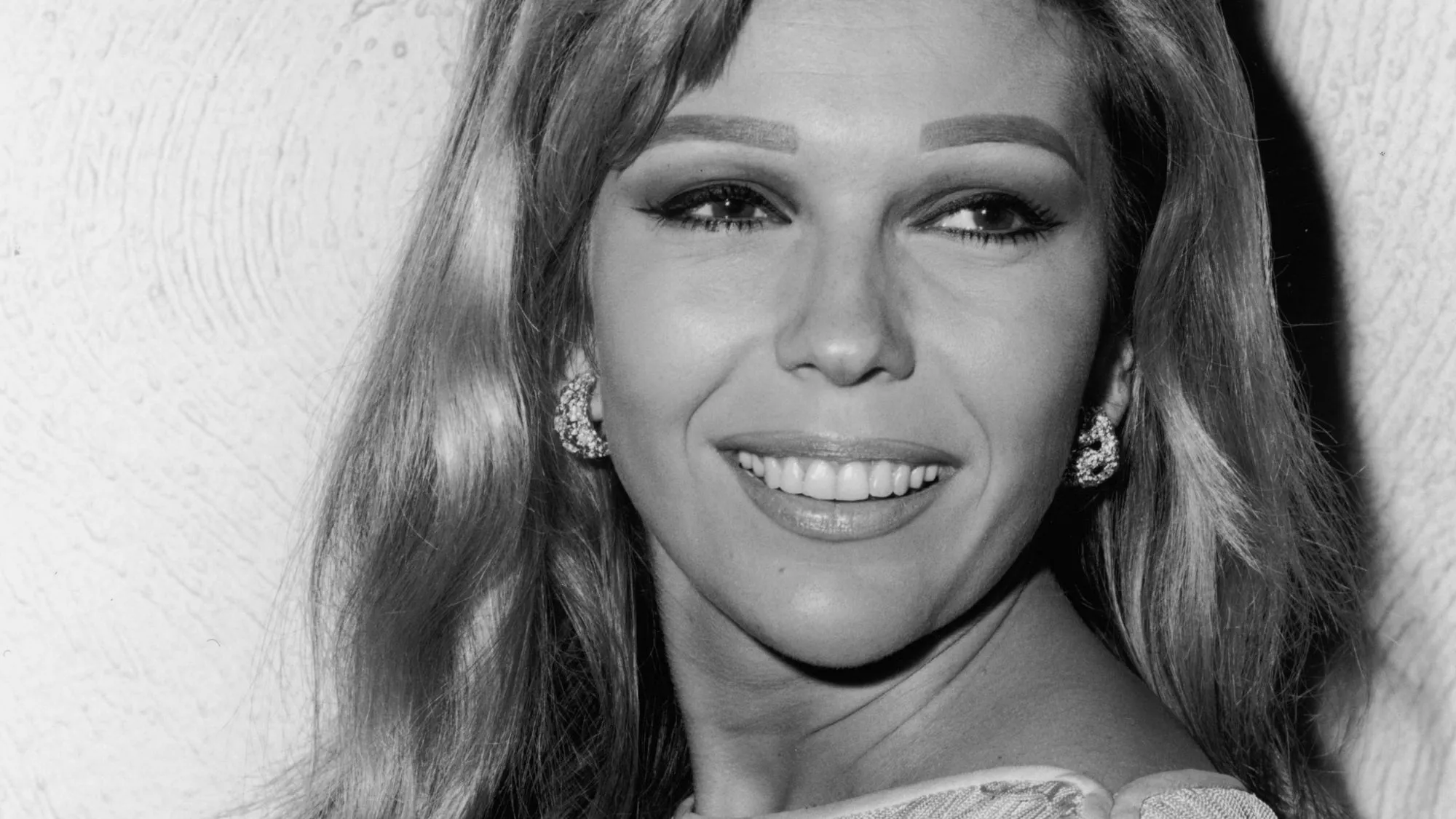 Kolase penyanyi wanita yang meraih posisi puncak tangga lagu pada tahun 1967