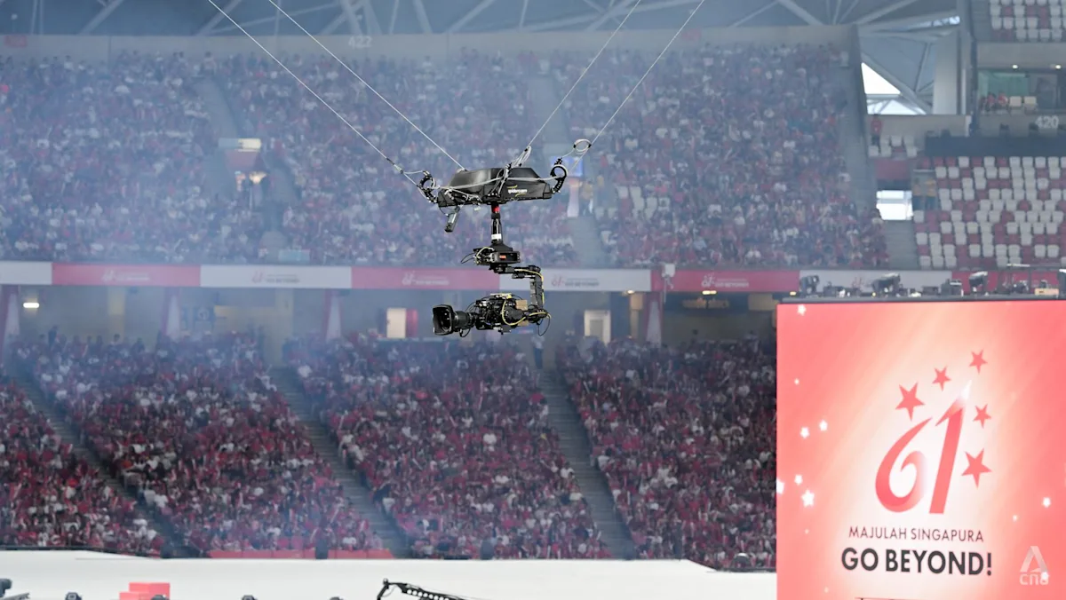 Spidercam beraksi merekam persiapan National Day Parade 2026 di National Stadium