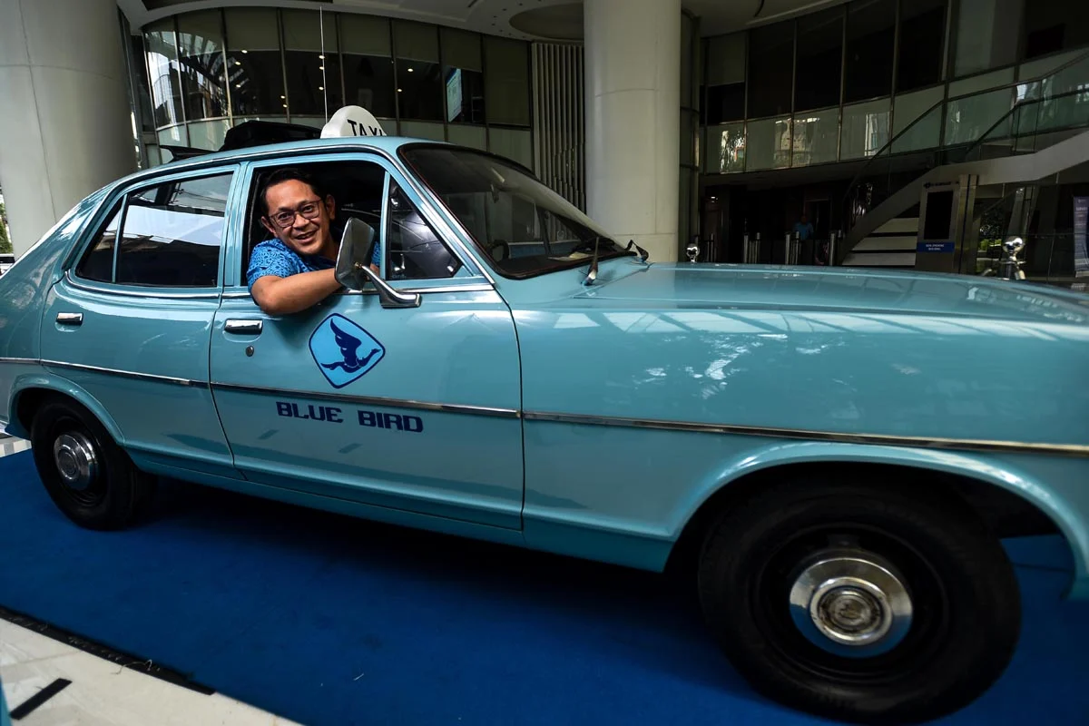 Armada taksi Bluebird beroperasi di jalanan Jakarta sebagai ilustrasi bisnis transportasi