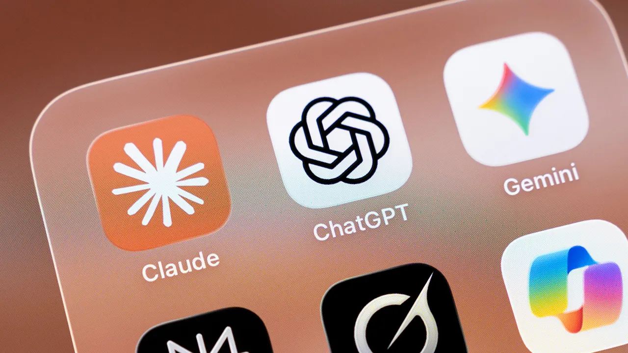 Ilustrasi aplikasi chatbot kecerdasan buatan ChatGPT, Gemini, dan Claude
