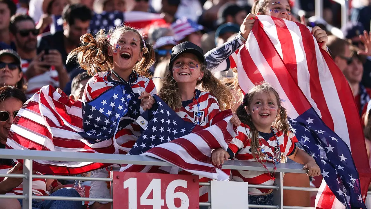 Suporter internasional merayakan pertandingan Piala Dunia 2026 di Amerika Serikat