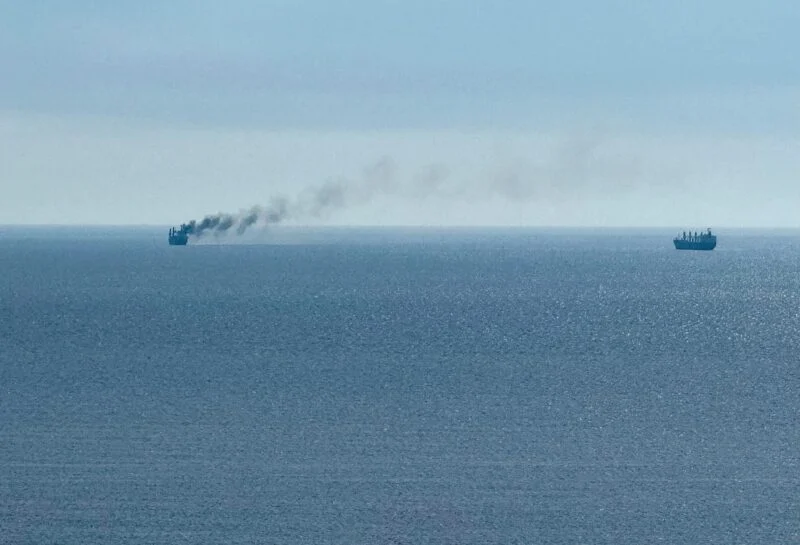 Kapal tanker minyak berlayar di perairan Laut Hitam