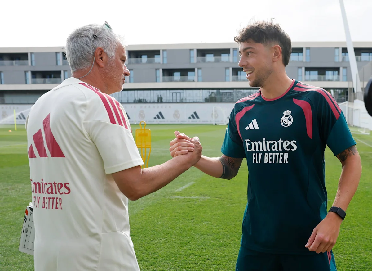 Sesi latihan lini tengah Real Madrid di bawah asuhan Jose Mourinho