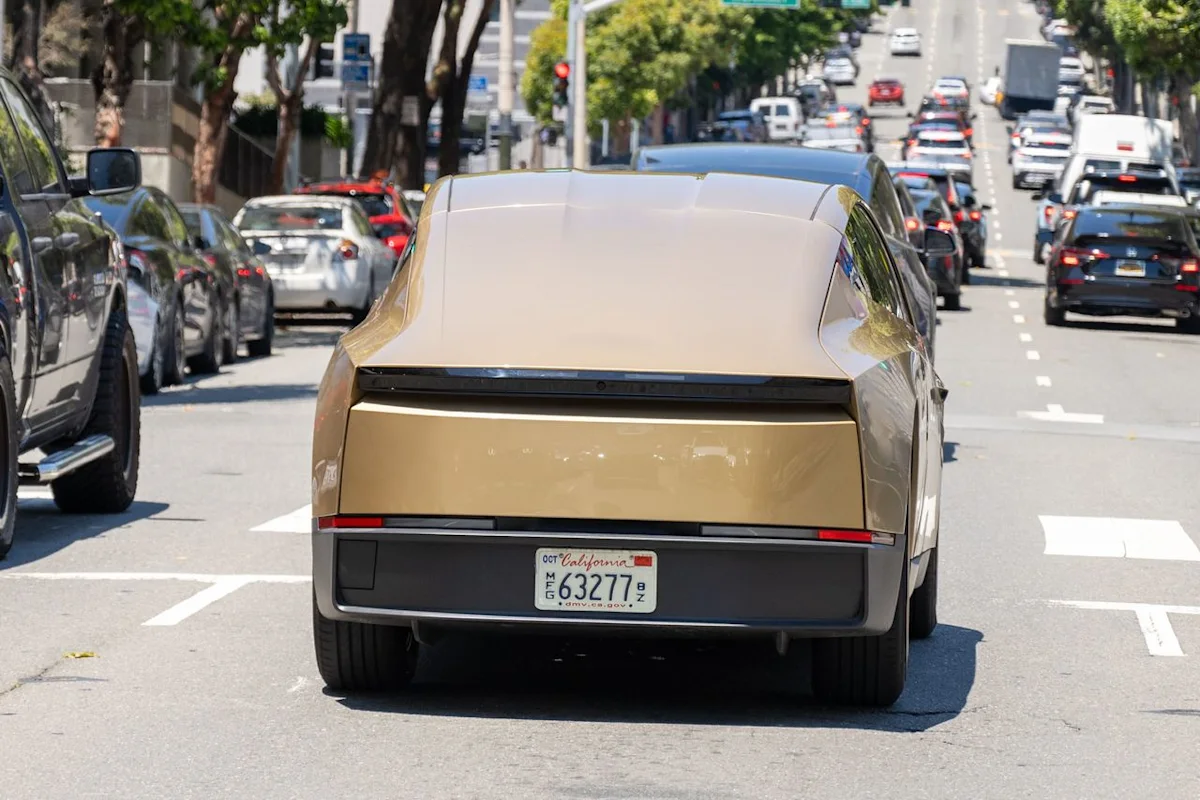 Tesla bersiap meluncurkan Cybercab untuk layanan Robotaxi di Austin pada bulan Agustus 2026