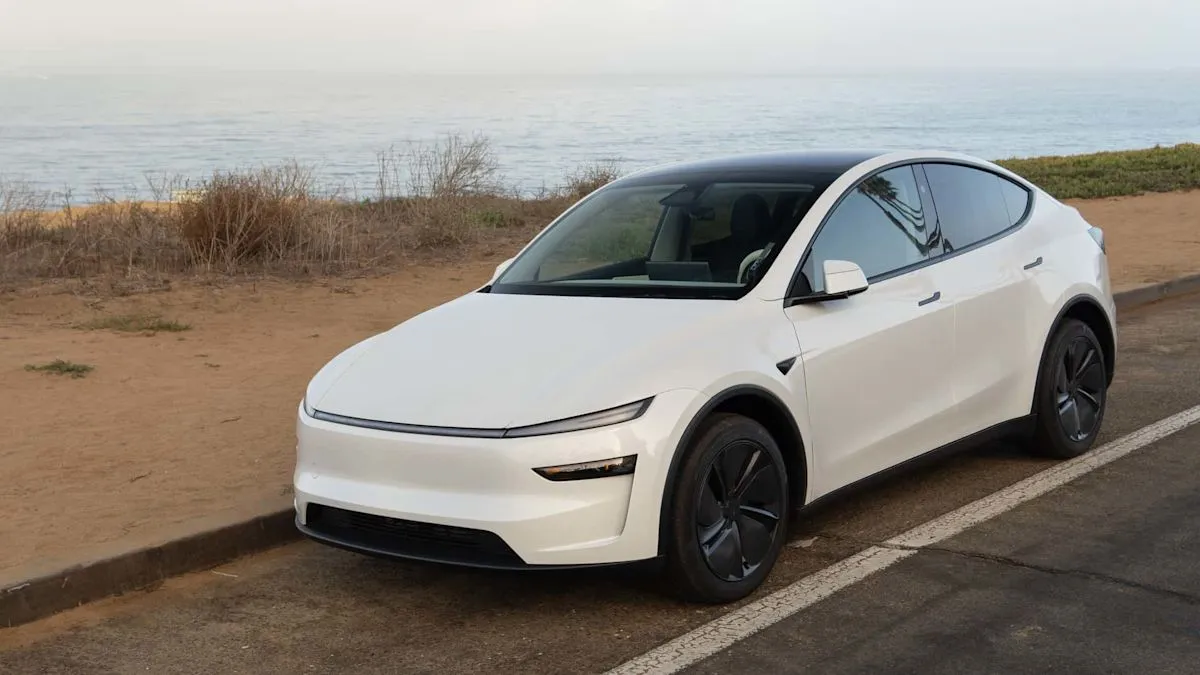 Tesla Model Y Premium kini mendukung fitur V2L seharga USD 80 di Amerika Serikat.