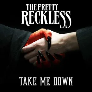 The Pretty Reckless membawakan lagu Take Me Down dalam penampilan panggung