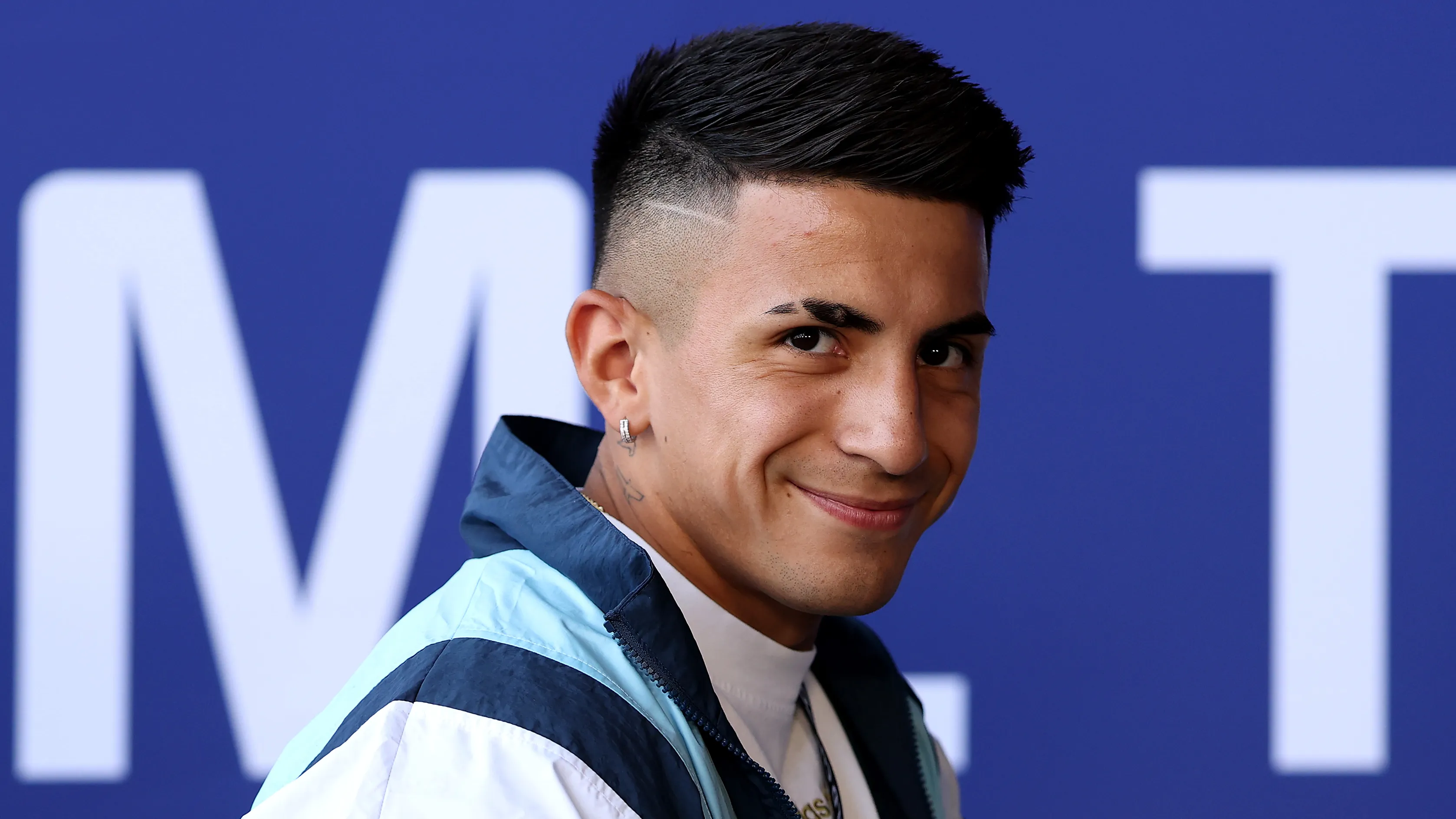 Thiago Almada saat diperkenalkan sebagai pemain baru River Plate