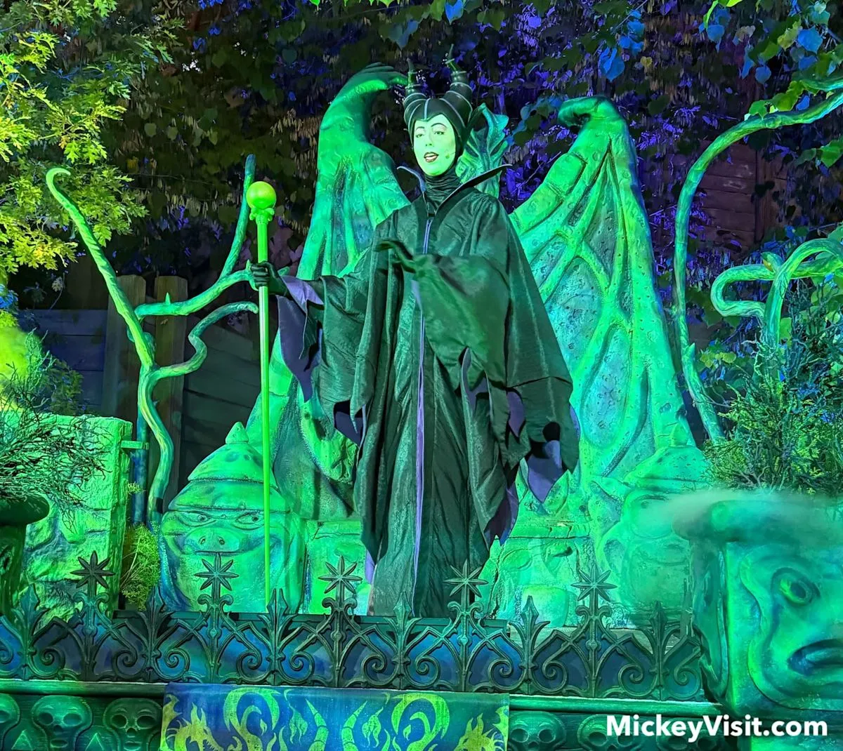 Suasana Halloween Time di area Disneyland Resort California