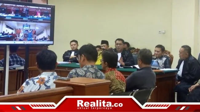 Suasana persidangan perkara korupsi di Pengadilan Tipikor Surabaya