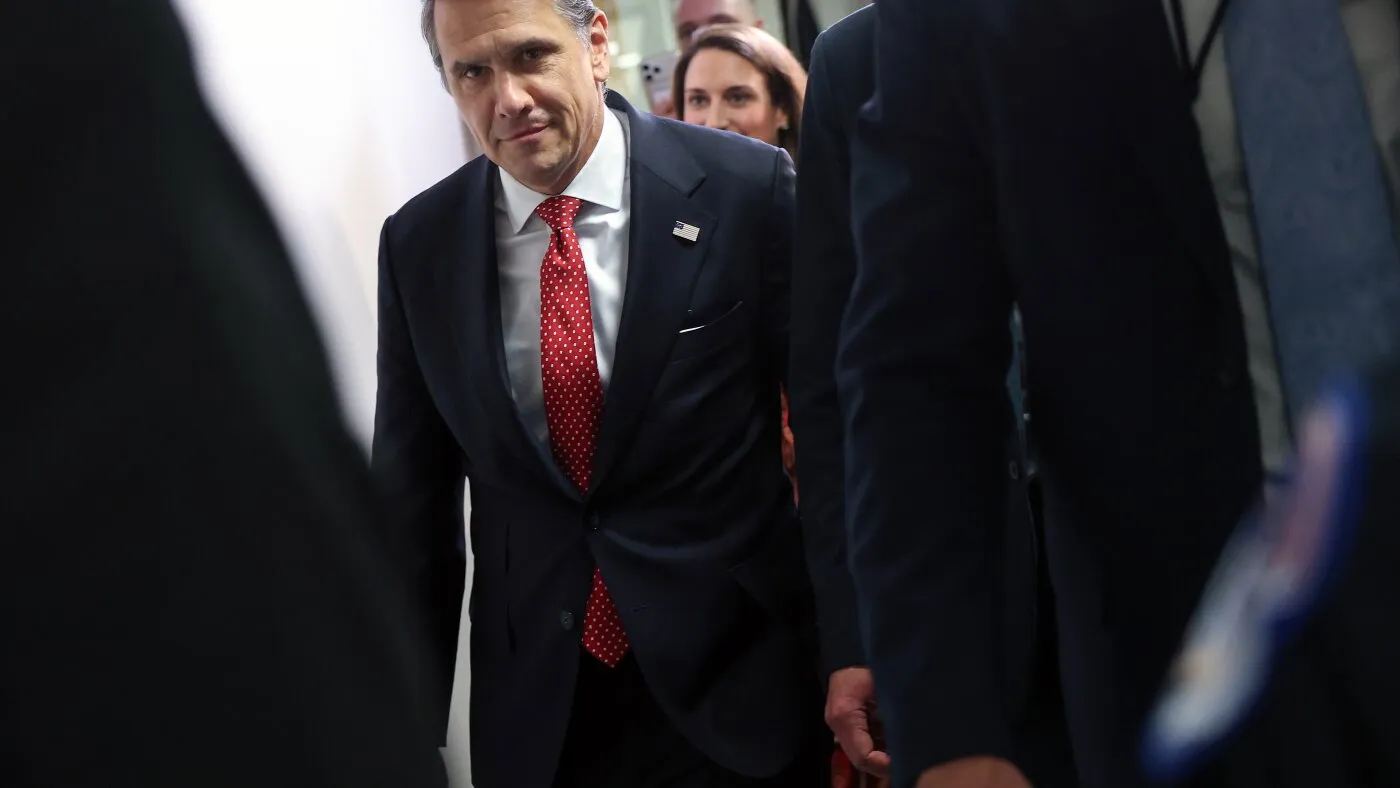 Todd Blanche meninggalkan pertemuan di Capitol Hill untuk pencalonan Jaksa Agung