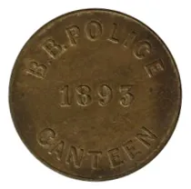Ilustrasi token coin kuno sebagai alat tukar alternatif dalam sejarah perdagangan