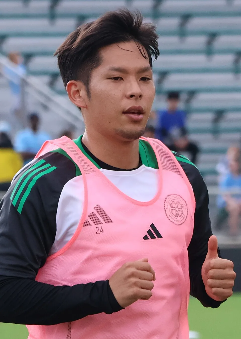Tomoki Iwata gelandang bertahan Birmingham City dan Timnas Jepang dalam perjalanan karier sepak bolanya