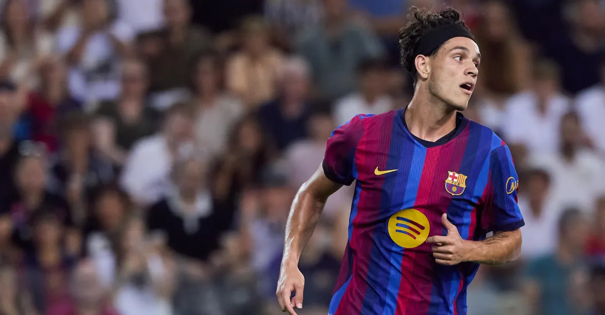 Bek muda Barcelona Hector Fort dalam sesi latihan klub