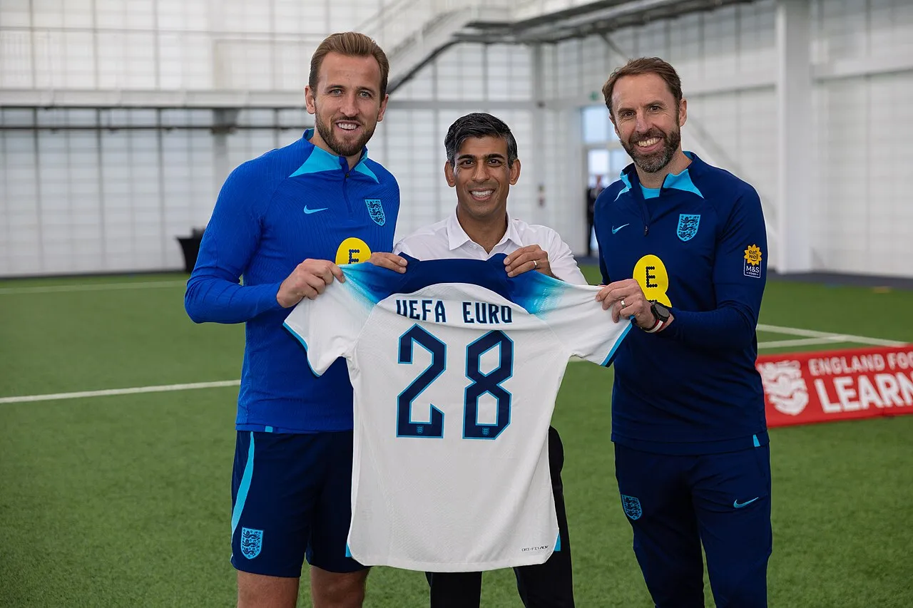 Logo dan peta wilayah penyelenggaraan UEFA Euro 2028