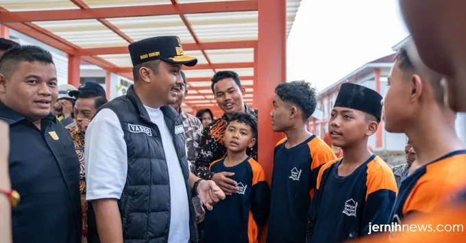 Wagub Sumbar Vasko Ruseimy saat meninjau Sekolah Rakyat Terintegrasi di Dharmasraya