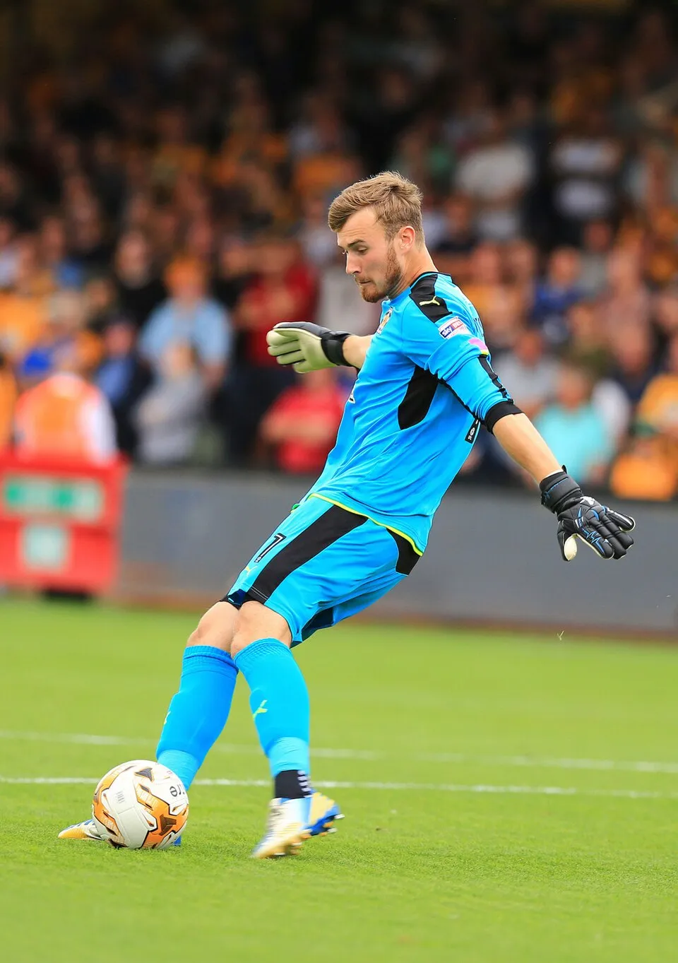 Will Norris saat bermain sebagai penjaga gawang untuk Cambridge United pada tahun 2016