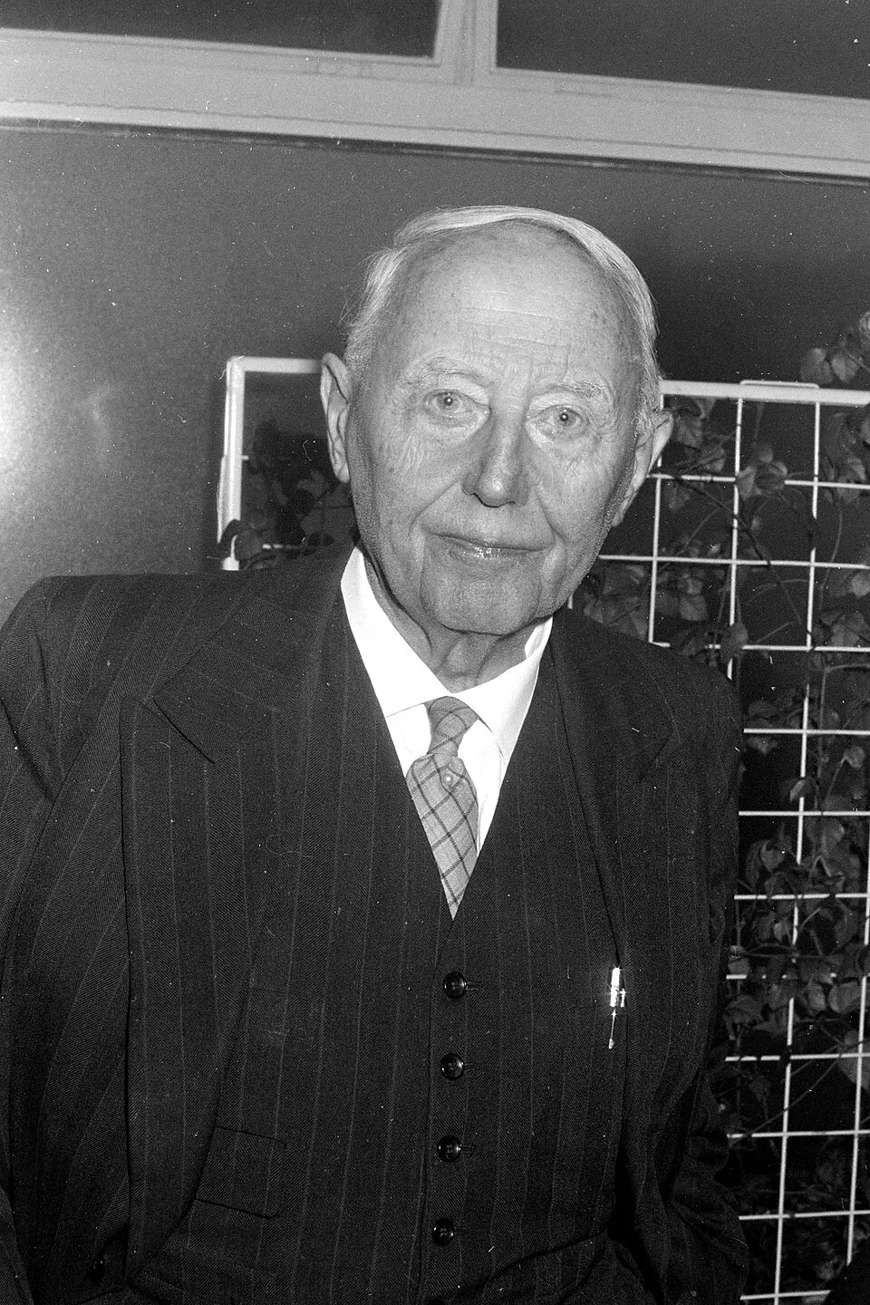 Willem Marinus Dudok, arsitek modernis terkemuka asal Belanda perancang Balai Kota Hilversum