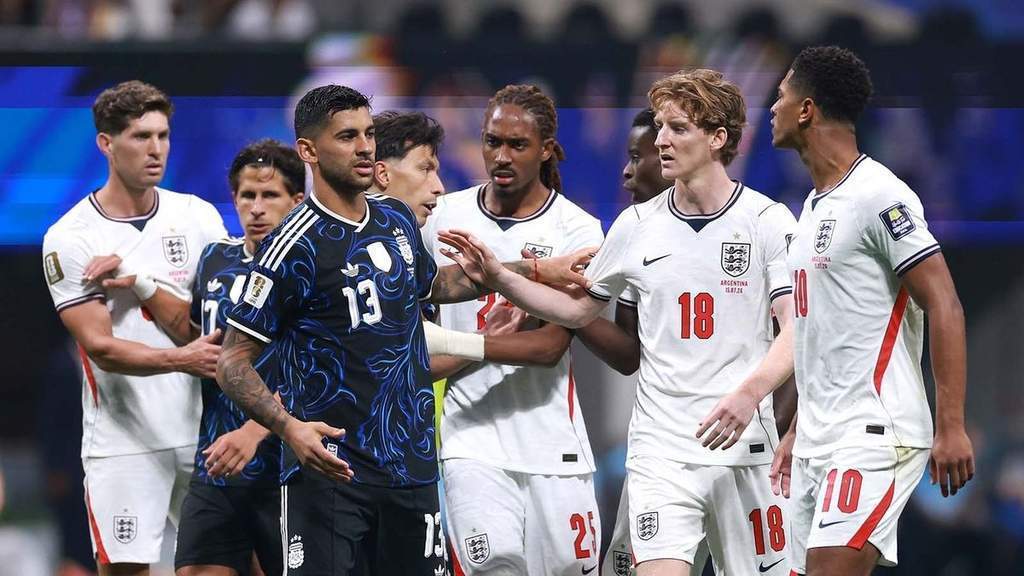 Gary Neville Balas Sindiran Pedas Cristian Romero
