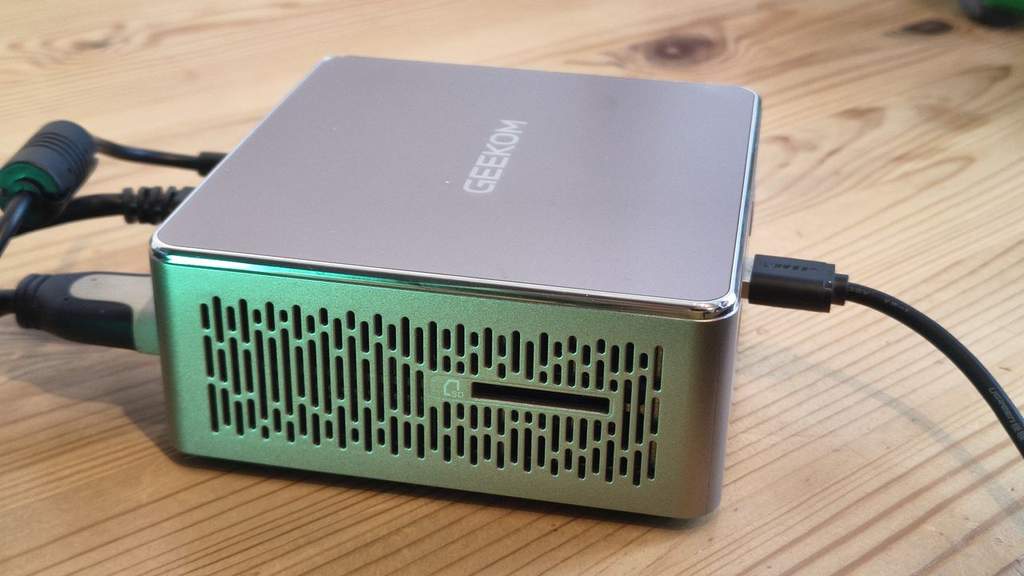 Geekom A5 mini PC untuk kerja dan belajar dengan harga diskon di Best Buy