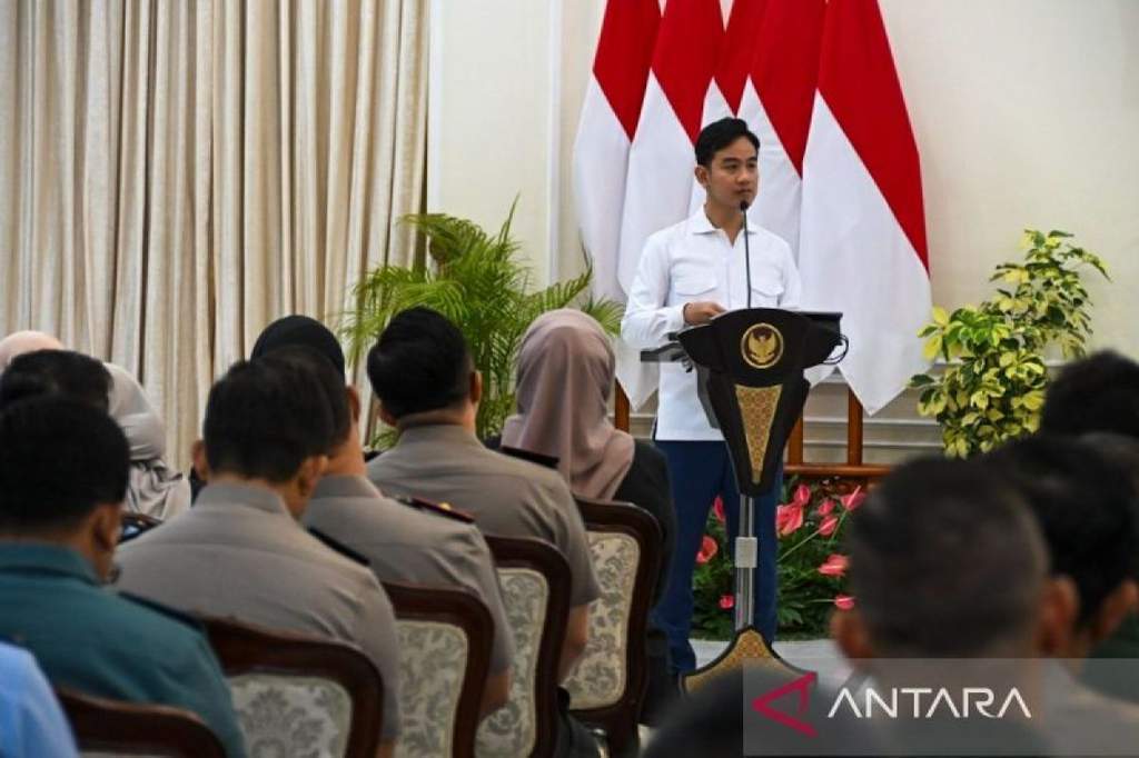 Wakil Presiden Gibran Rakabuming Raka memberikan pembekalan kepada peserta Lemhannas RI di Jakarta