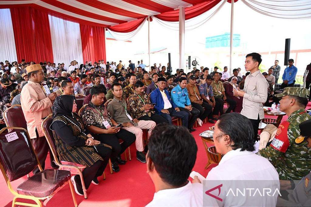 Wakil Presiden Gibran Rakabuming Raka meninjau fasilitas di Kampung Nelayan Merah Putih Lampung Timur